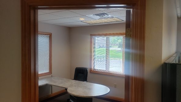1,422 SF